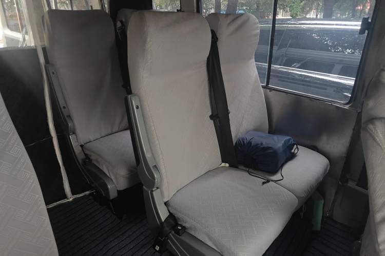 Used Iveco Daily 2017 2.5T A40 Passenger Van 7 Seats Model 47Z5 Left Rear Seat
