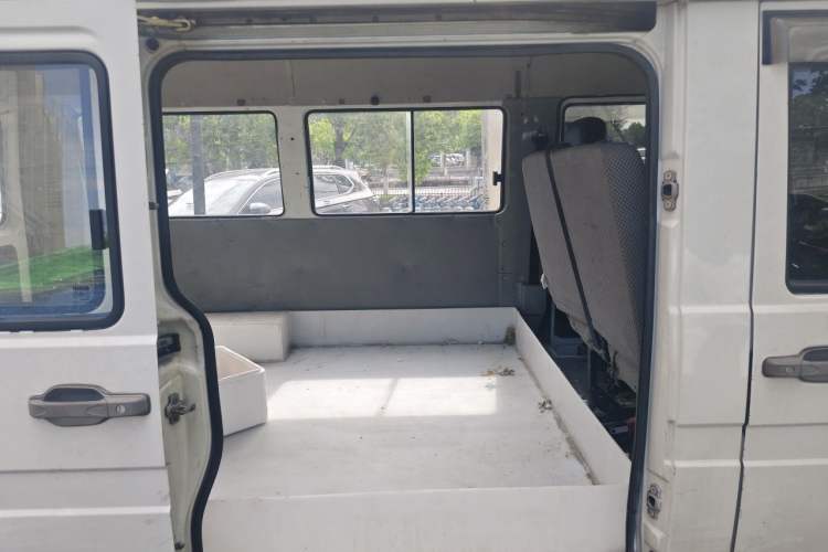 Used Iveco Daily 2017 2.5T A35 Passenger Van 5-7 Seats Model 47Z5 Left Rear Seat