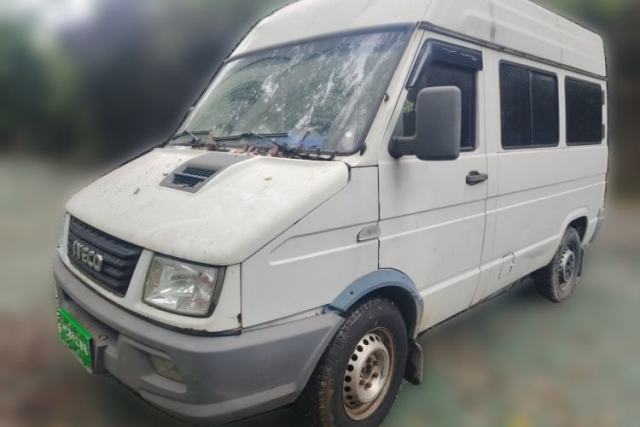 Used Iveco Daily 2017 2.5T A35 Passenger Van 5-7 Seats Model 47Z5