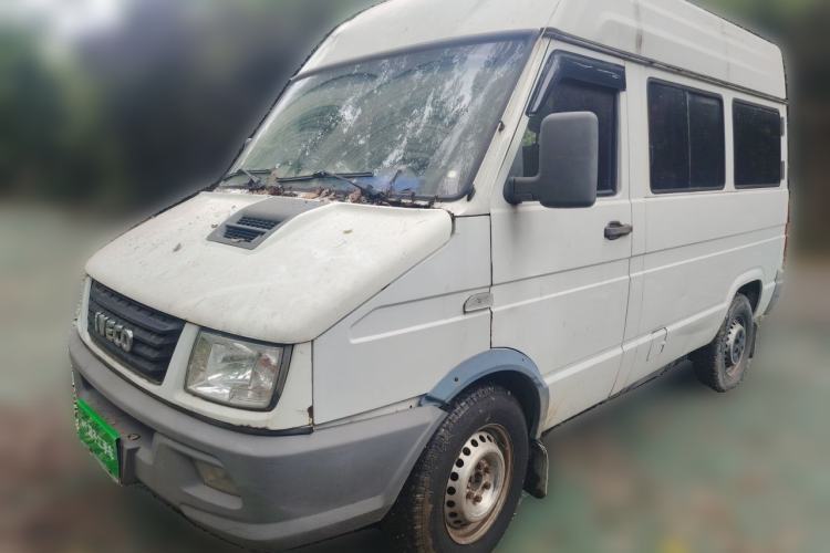Used Iveco Daily 2017 2.5T A35 Passenger Van 5-7 Seats Model 47Z5 Guazi used car, China used car export, Used car for sale, Used cars, Cheapest cars for sale