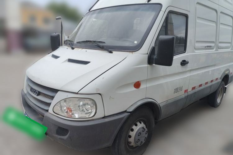 Used Iveco Daily 2017 2.8T V35 Box Truck 3 Seats 43S5 Guazi used car, China used car export, Used car for sale, Used cars, Cheapest cars for sale