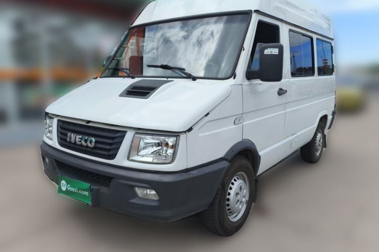 Used Iveco Daily 2017 2.5T A35 Low-Roof 5-7 Seater Passenger Van 47Z5 Guazi used car, China used car export, Used car for sale, Used cars, Cheapest cars for sale