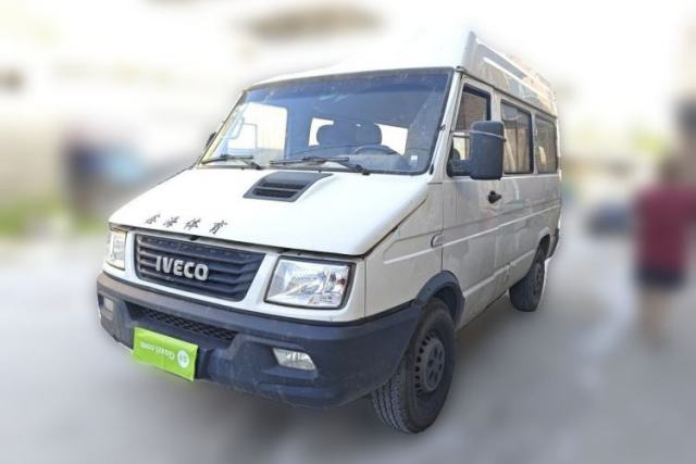 Used Iveco Daily 2017 2.5T A35 Low-Roof 5-7 Seater Passenger Van 47Z5