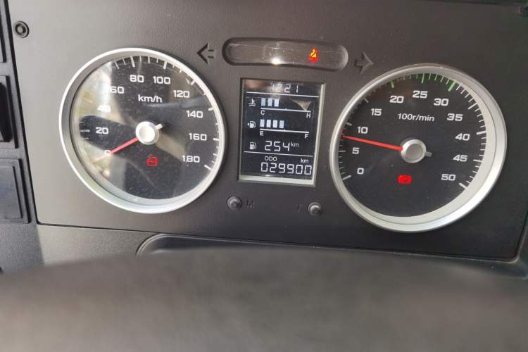 Used Iveco Daily 2017 2.5T A35 Passenger Van 5-7 Seats Model 47Z5 Odometer Close Up