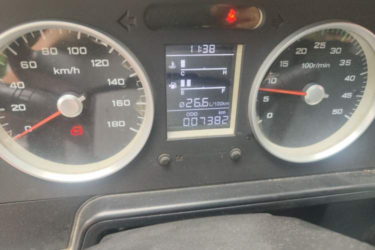 Used Iveco Daily 2017 2.5T A35 Passenger Van 5-7 Seats Model 47Z5 Odometer Close Up