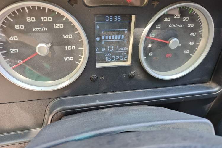 Used Iveco Daily 2017 2.5T A35 Passenger Van 5-7 Seats Model 47Z5 Odometer Close Up