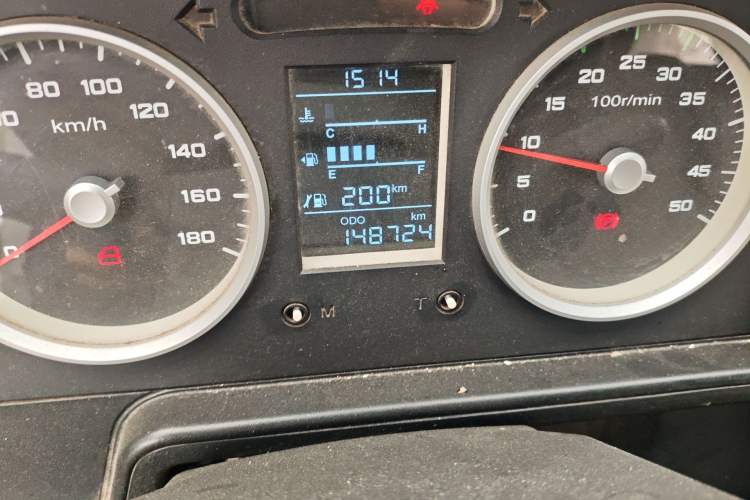 Used Iveco Daily 2017 2.5T A35 Low-Roof 5-7 Seater Passenger Van 47Z5 Odometer Close Up