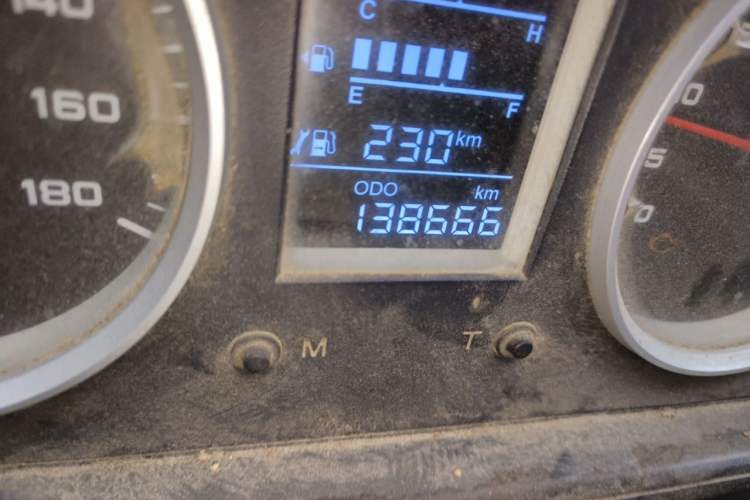 Used Iveco Daily 2017 2.5T A35 Passenger Van 5-7 Seats Model 47Z5 Odometer Close Up