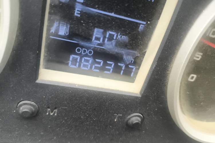Used Iveco Daily 2017 2.5T A35 Passenger Van 5-7 Seats Model 47Z5 Odometer Close Up
