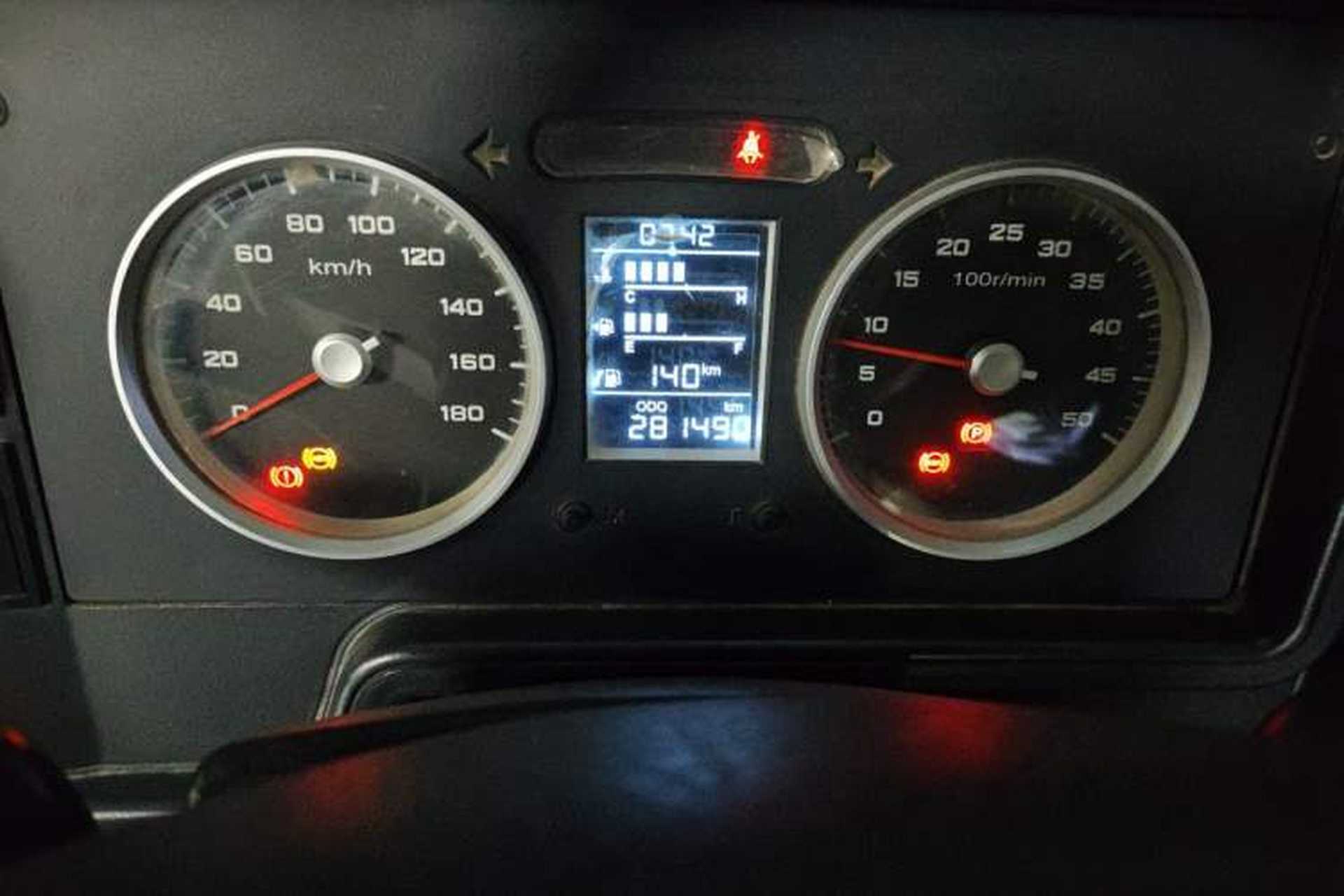Used Iveco Daily 2017 2.5T A35 Passenger Van 5-7 Seats Model 47Z5 Odometer Close Up