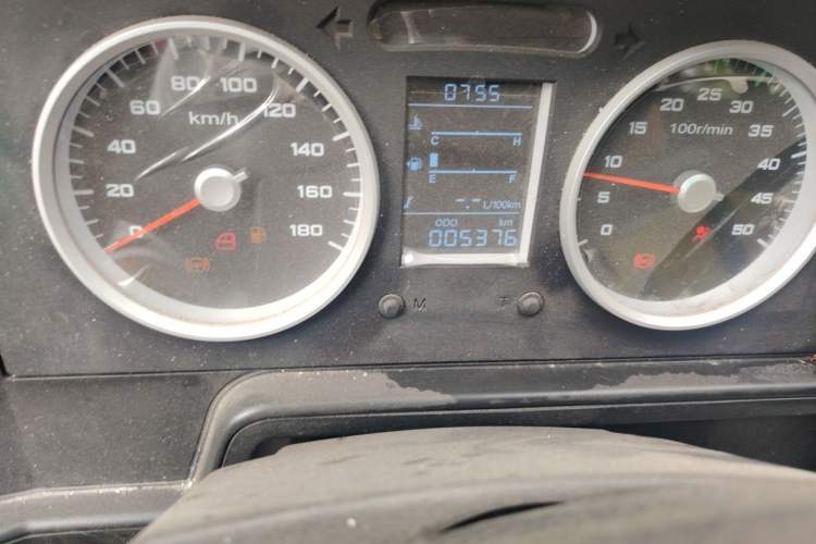 Used Iveco Daily 2017 2.5T A35 Passenger Van 5-7 Seats Model 47Z5 Odometer Close Up
