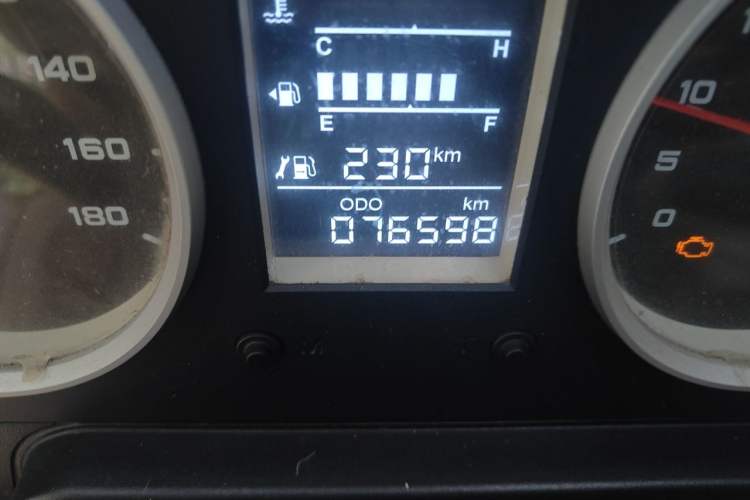 Used Iveco Daily 2017 2.5T A40 Passenger Van 7 Seats Model 47Z5 Odometer Close Up