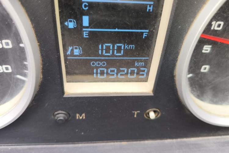 Used Iveco Daily 2017 2.5T A35 Low-Roof 5-7 Seater Passenger Van 47Z5 Odometer Close Up
