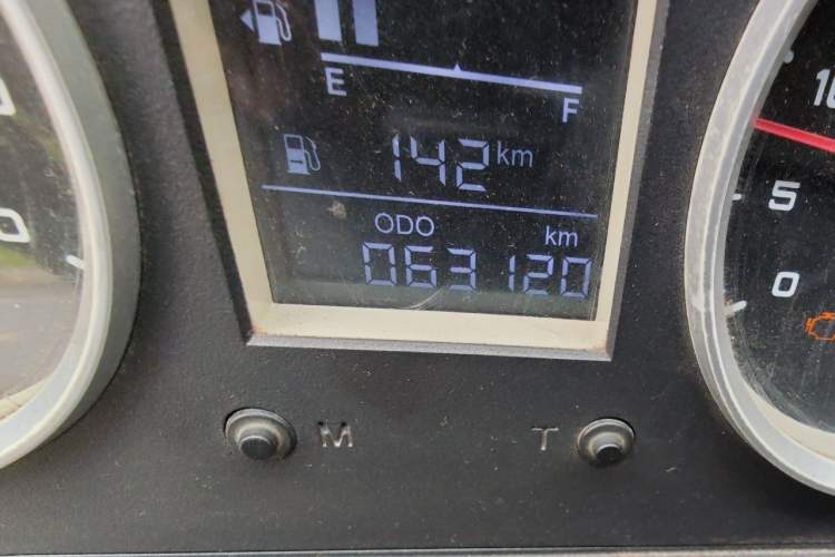 Used Iveco Daily 2017 2.5T A35 Passenger Van 5-7 Seats Model 47Z5 Odometer Close Up