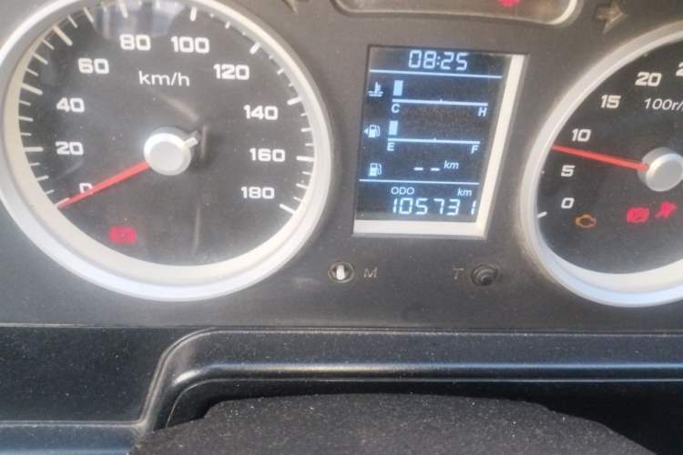 Used Iveco Daily 2017 2.5T A35 Passenger Van 5-7 Seats Model 47Z5 Odometer Close Up