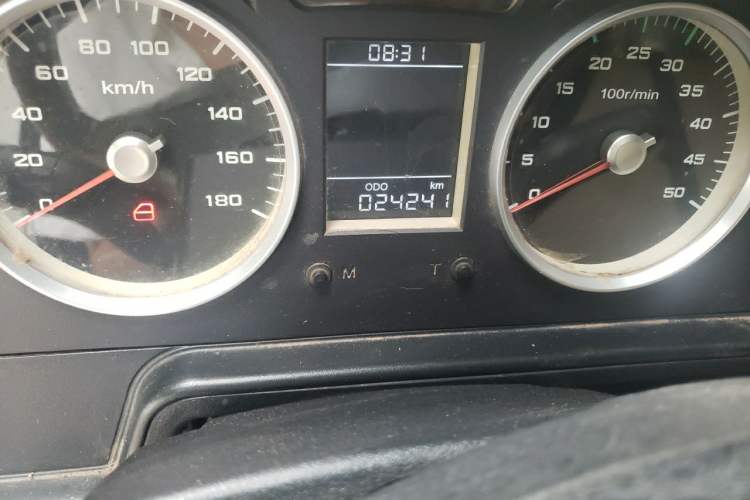 Used Iveco Daily 2017 2.5T A35 Passenger Van 5-7 Seats Model 47Z5 Odometer Close Up