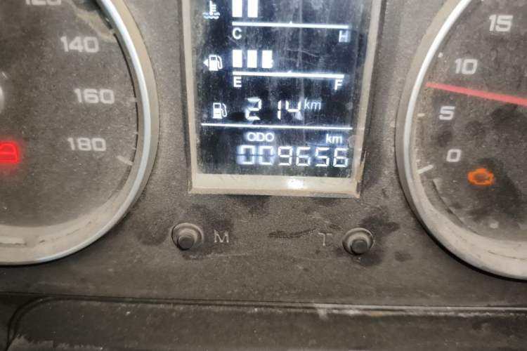 Used Iveco Daily 2017 2.5T A35 Passenger Van 5-7 Seats Model 47Z5 Odometer Close Up