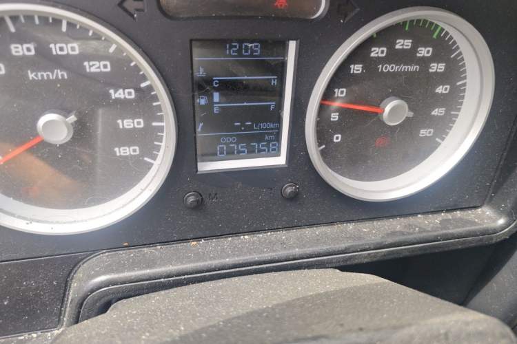 Used Iveco Daily 2017 2.5T A35 Passenger Van 5-7 Seats Model 47Z5 Odometer Close Up