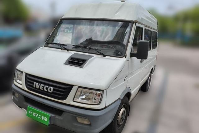 Used Iveco Daily 2017 2.5T A35 Passenger Van 5-7 Seats Model 47Z5
