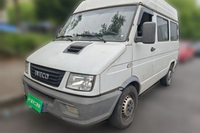 Used Iveco Daily 2017 2.5T A35 Passenger Van 5-7 Seats Model 47Z5