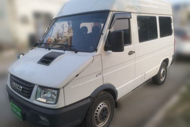 Used Iveco Daily 2017 2.5T A35 Passenger Van 5-7 Seats Model 47Z5