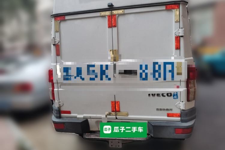 Used Iveco Daily 2017 2.8T V35 Box Truck 3 Seats 43S5 Rear
