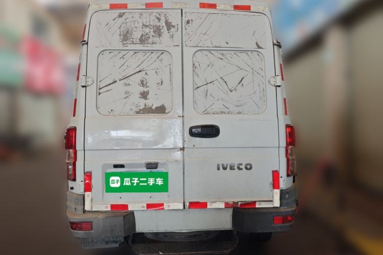 Used Iveco Daily 2017 2.8T V35 Box Truck 3 Seats 43S5 Rear