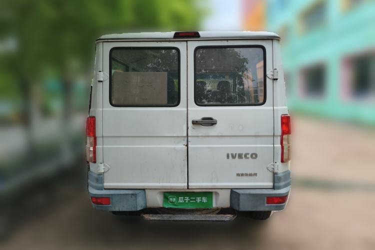 Used Iveco Daily 2017 2.5T A35 Low-Roof 5-7 Seater Passenger Van 47Z5 Rear