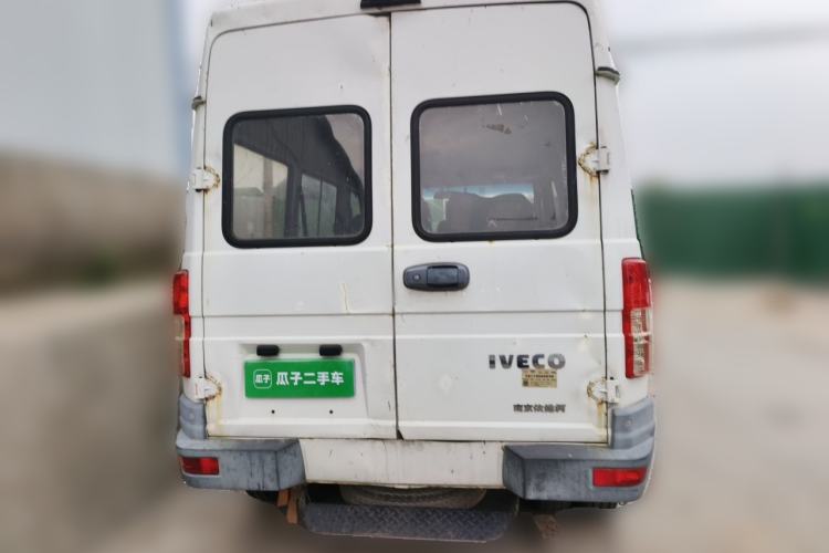 Used Iveco Daily 2017 2.5T A35 Passenger Van 5-7 Seats Model 47Z5 Rear