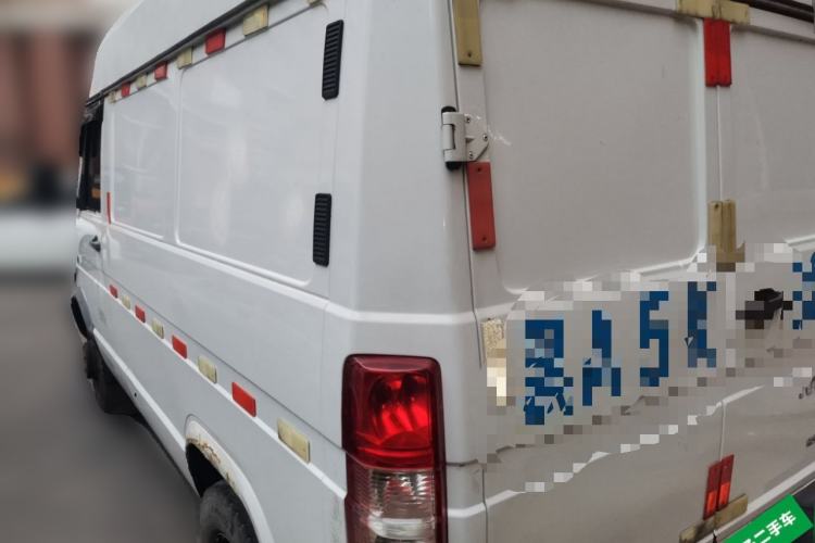 Used Iveco Daily 2017 2.8T V35 Box Truck 3 Seats 43S5 Rear Left 45 Deg