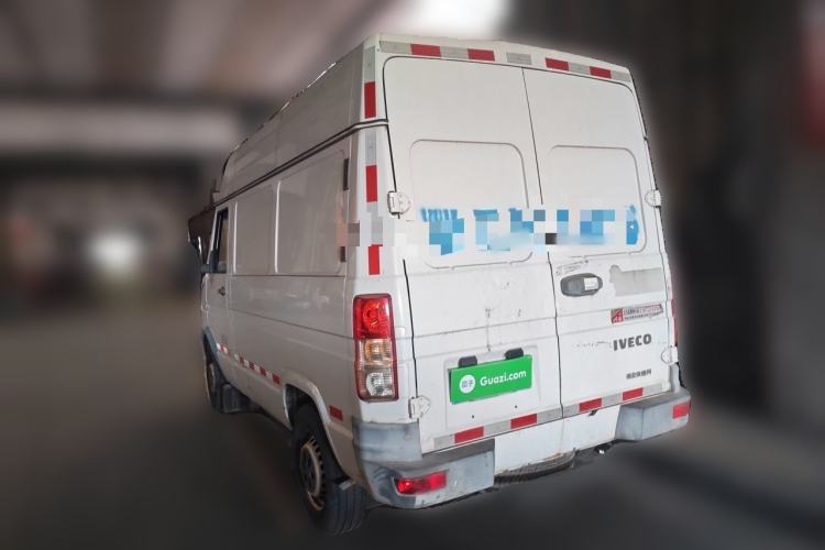 Used Iveco Daily 2017 2.8T V35 Box Truck 3 Seats 43S5 Rear Left 45 Deg
