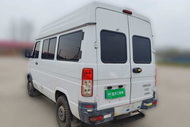 Used Iveco Daily 2017 2.5T A35 Passenger Van 5-7 Seats Model 47Z5 Rear Left 45 Deg