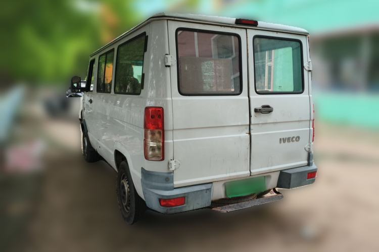Used Iveco Daily 2017 2.5T A35 Low-Roof 5-7 Seater Passenger Van 47Z5 Rear Left 45 Deg