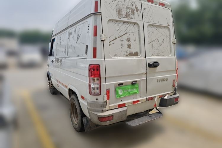 Used Iveco Daily 2017 2.8T V35 Box Truck 3 Seats 43S5 Rear Left 45 Deg