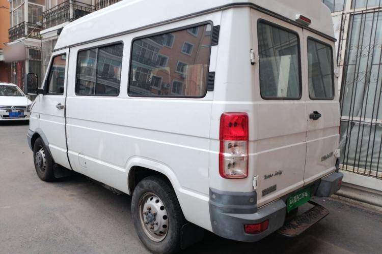 Used Iveco Daily 2017 2.5T A35 Low-Roof 5-7 Seater Passenger Van 47Z5 Rear Left 45 Deg