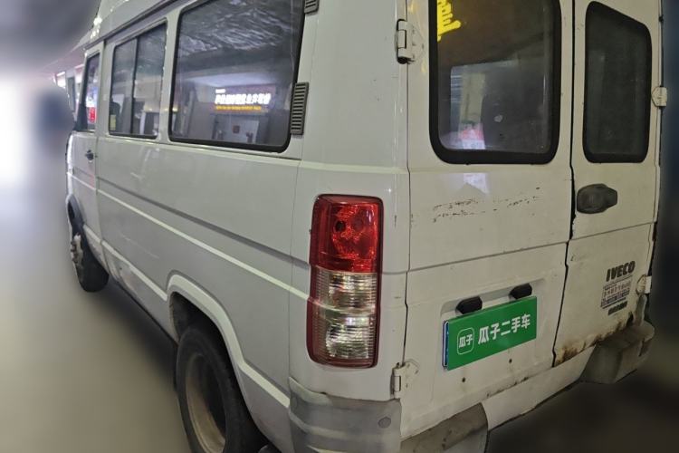 Used Iveco Daily 2017 2.5T A35 Passenger Van 5-7 Seats Model 47Z5 Rear Left 45 Deg