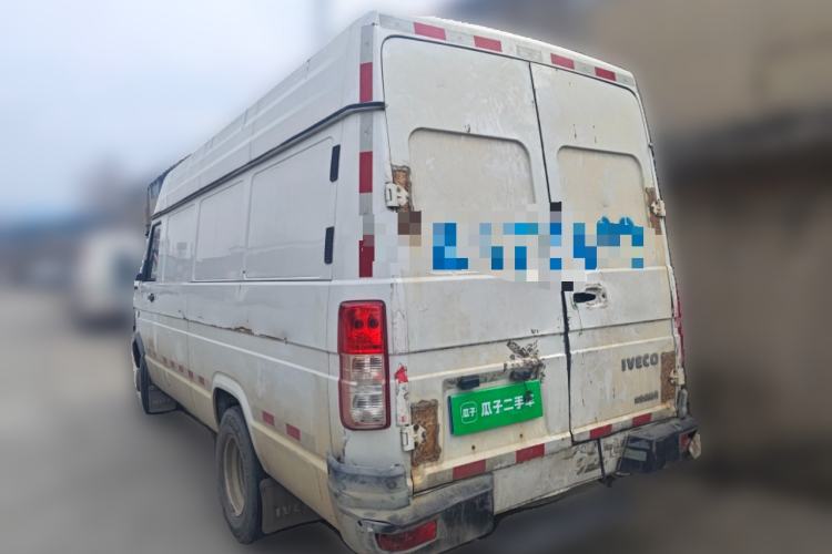 Used Iveco Daily 2017 2.8T V35 Cargo Van Mid-Roof 3/6 Seats 43S5 Rear Left 45 Deg