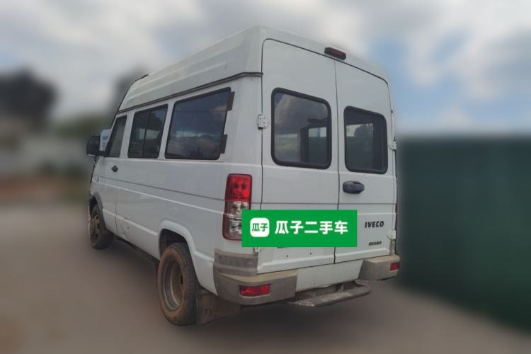 Used Iveco Daily 2017 2.5T A35 Passenger Van 5-7 Seats Model 47Z5 Rear Left 45 Deg
