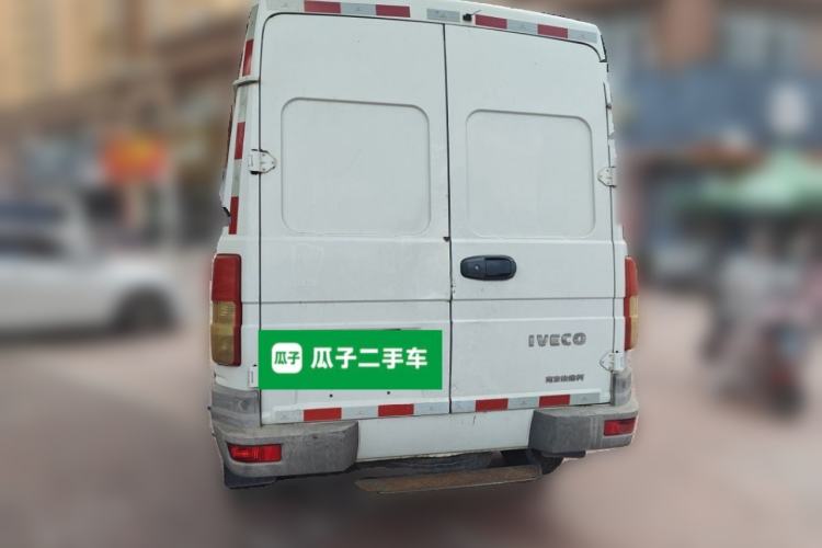 Used Iveco Daily 2017 2.8T V35 Box Truck 3 Seats 43S5 Rear Left 45 Deg
