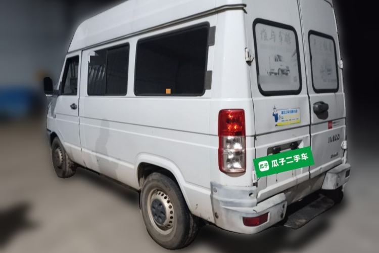 Used Iveco Daily 2017 2.5T A35 Passenger Van 5-7 Seats Model 47Z5 Rear Left 45 Deg