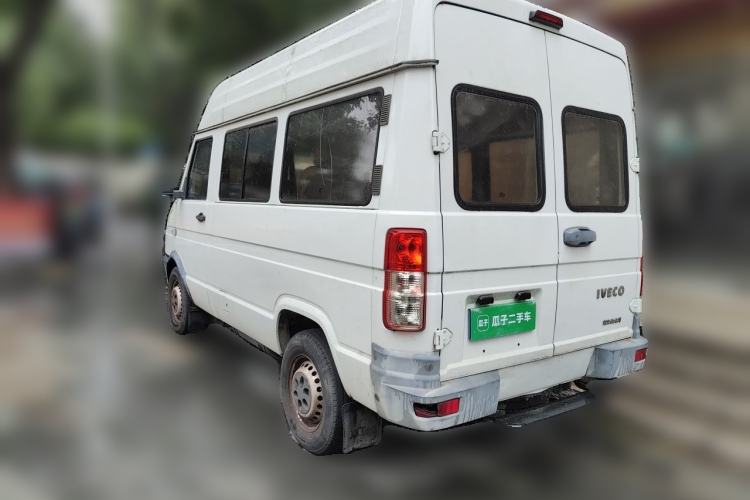 Used Iveco Daily 2017 2.5T A35 Passenger Van 5-7 Seats Model 47Z5 Rear Left 45 Deg