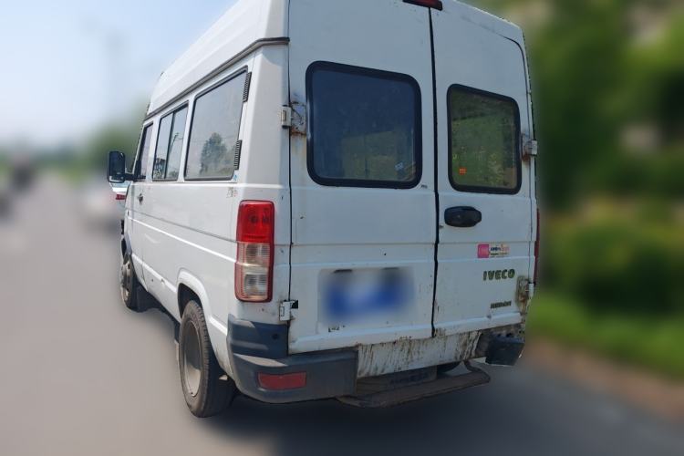 Used Iveco Daily 2017 2.5T A35 Low-Roof 5-7 Seater Passenger Van 47Z5 Rear Left 45 Deg