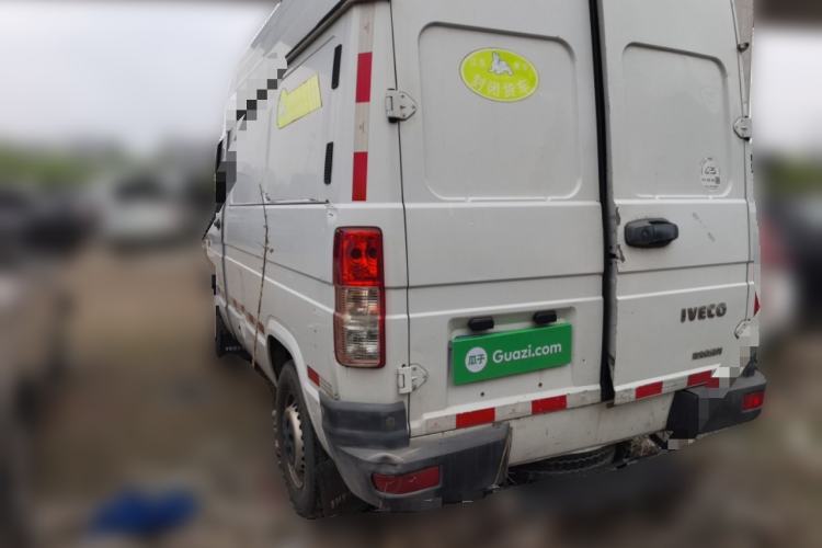 Used Iveco Daily 2017 2.8T V35 Cargo Van Mid-Roof 3/6 Seats 43S5 Rear Left 45 Deg