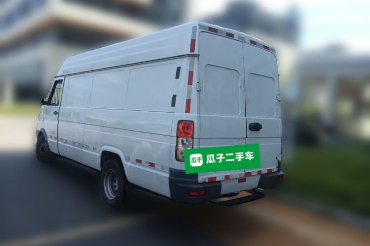 Used Iveco Daily 2017 2.8T V40 Cargo Van Mid-Roof 3/6 Seats 43S5 Rear Left 45 Deg