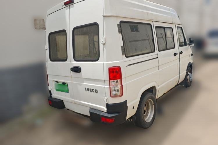 Used Iveco Daily 2017 2.5T A35 Passenger Van 5-7 Seats Model 47Z5 Rear Right 45 Deg