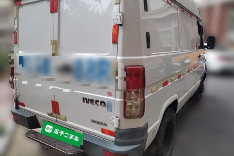 Used Iveco Daily 2017 2.8T V35 Box Truck 3 Seats 43S5 Rear Right 45 Deg