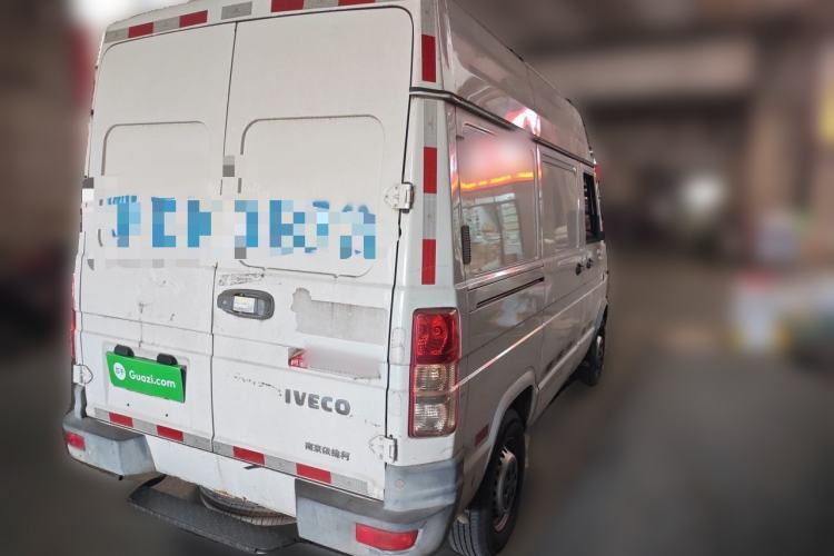 Used Iveco Daily 2017 2.8T V35 Box Truck 3 Seats 43S5 Rear Right 45 Deg