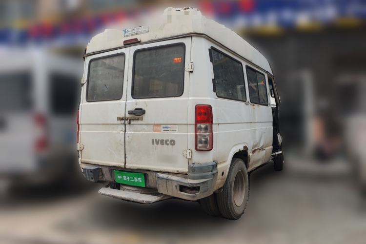 Used Iveco Daily 2017 2.5T A35 Low-Roof 5-7 Seater Passenger Van 47Z5 Rear Right 45 Deg