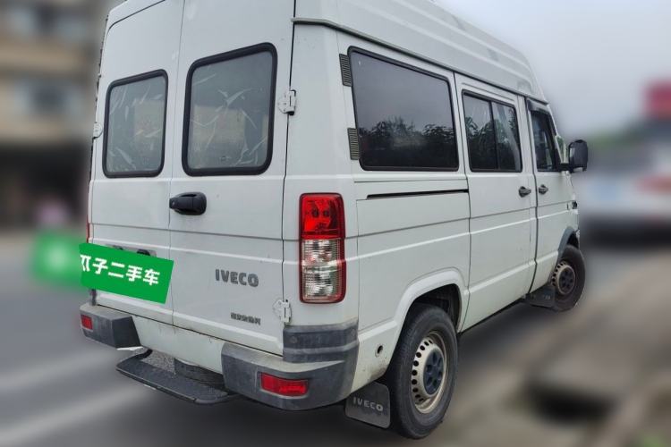 Used Iveco Daily 2017 2.5T A35 Passenger Van 5-7 Seats Model 47Z5 Rear Right 45 Deg