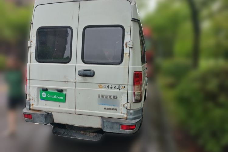 Used Iveco Daily 2017 2.5T A35 Low-Roof 5-7 Seater Passenger Van 47Z5 Rear Right 45 Deg
